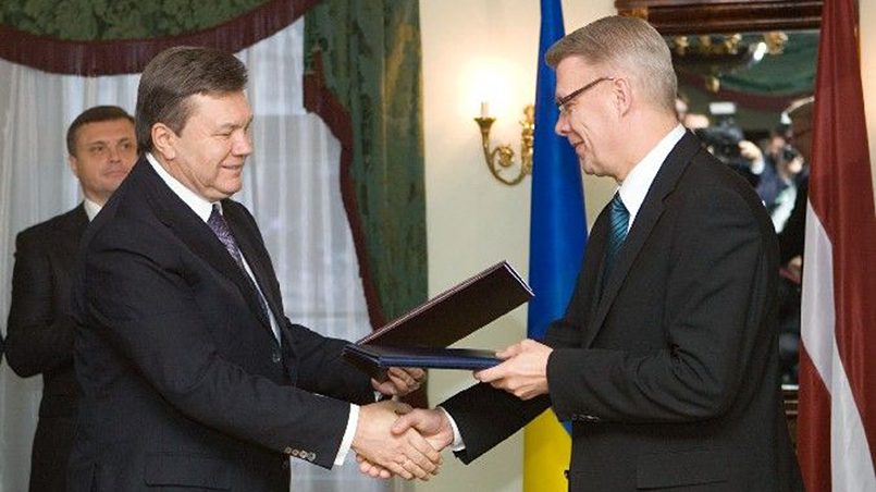 Виктор Янукович и Валдис Затлерс / Фото: images.glavred.info