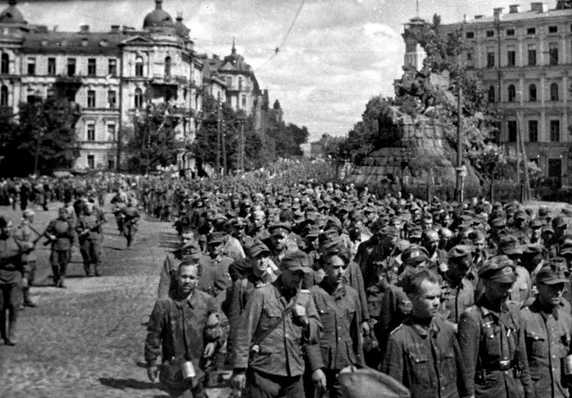 «Эти людоеды имеют здоровый вид»: «марш позора» пленных немцев в Киеве в 1944 