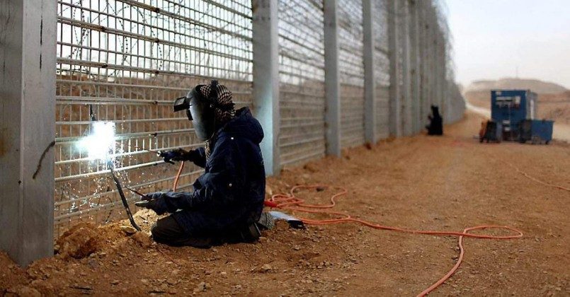 В Сейме Литвы предложили, чтобы забор на границе с Беларусью строили нелегальные мигранты
