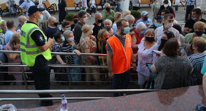 В Молдове тысячи людей выстроились в очередь за «Спутником V» (видео)