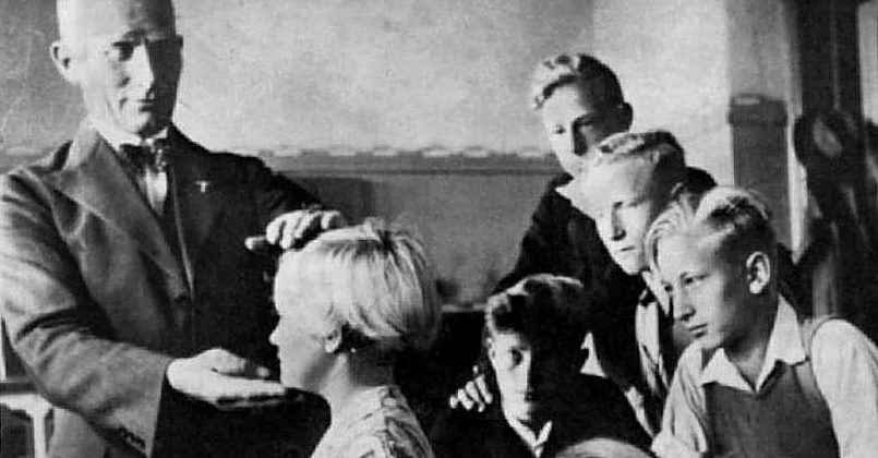 За слово, сказанное по-русски, избивали: в годы войны из СССР вывезли и передали в немецкие семьи тысячи детей. Организатор был оштрафован на 50 марок