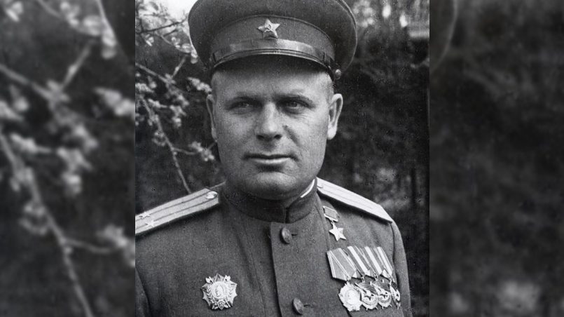 Советский подполковник пошел в атаку, которая оказалась успешной, голым. Всё дело в том, что при форсировании реки он потерял одежду