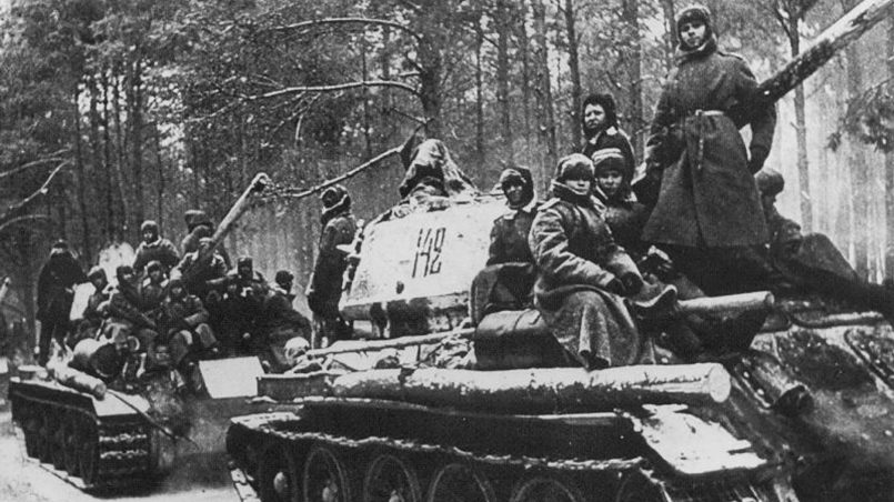 В домах кенигсбержцев горел свет и играла музыка, они не ожидали, что советские танкисты так быстро прорвут оборону немцев: битва за Восточную Пруссию