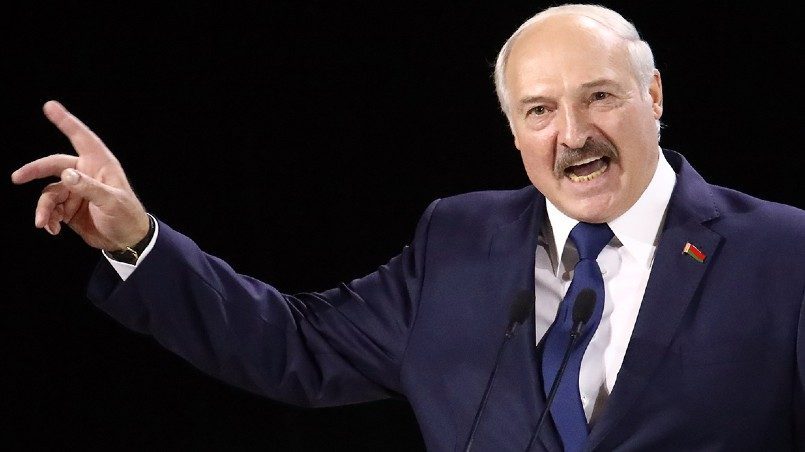 Лукашенко обвинил Запад в желании оставить белорусов без пенсий и зарплат