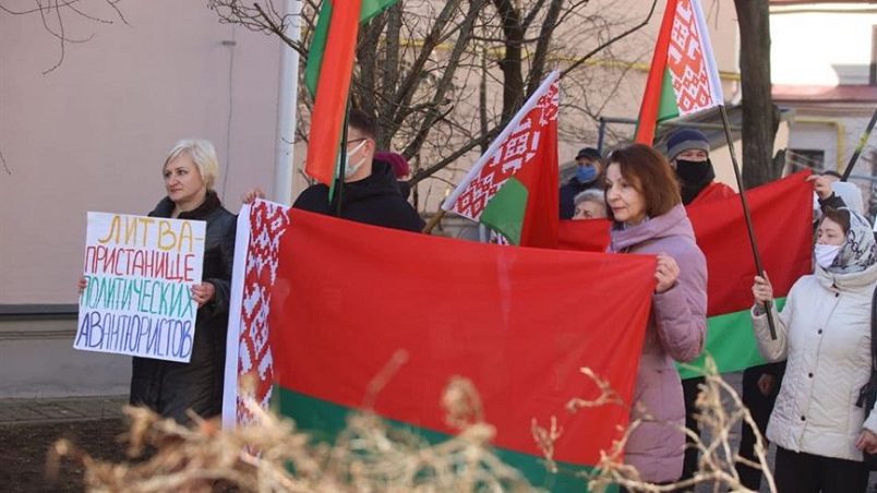 Белорусы вышли на пикеты против вмешательства Литвы и Польши в дела страны