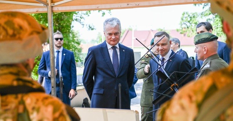 Президент Литвы призвал Польшу помочь справиться с миграционным кризисом