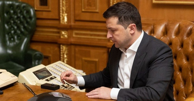 Зеленский ввел санкции против Артемия Лебедева и российских судей