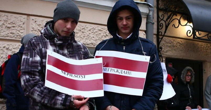 Обозреватель портала RuBaltic.Ru назвал позором существование института неграждан на территории ЕС