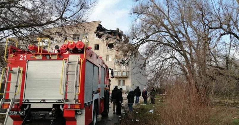 На Украине в жилом многоэтажном доме произошел мощный взрыв газа (видео)
