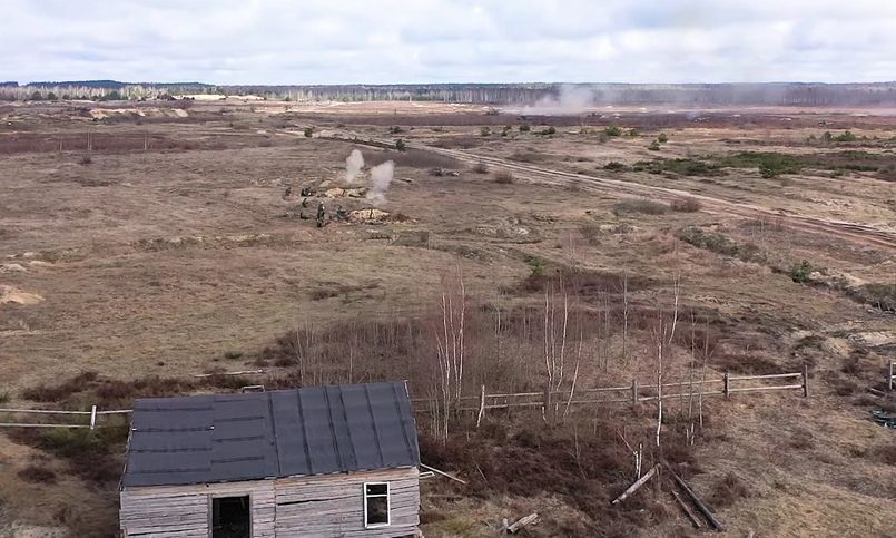 Белорусские военные на учениях отразили вторжение противника со стороны Литвы