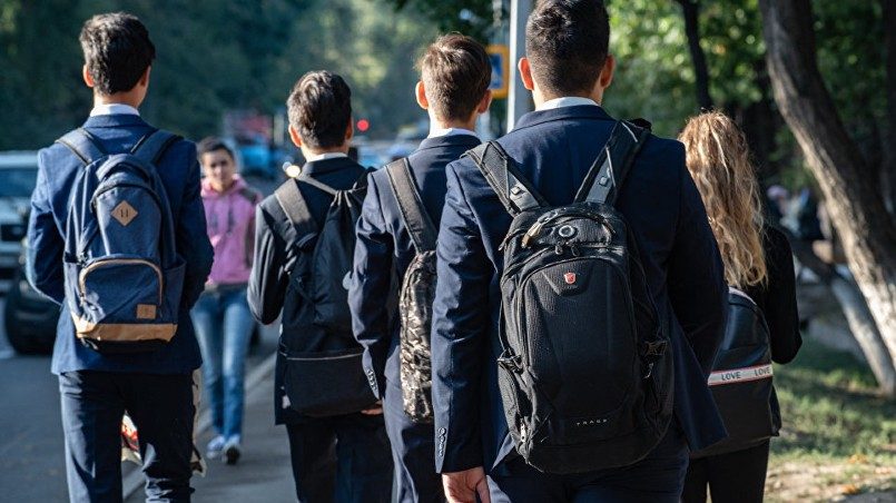 Правительство Эстонии разрешило всем ученикам вернуться в школы