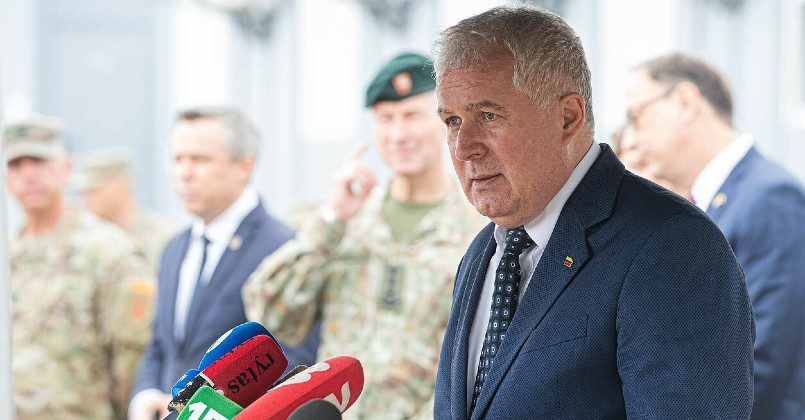 Глава Минобороны Литвы обвинил Россию в помощи Минску в организации миграционного кризиса