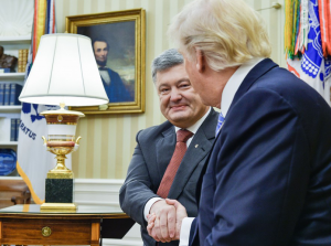 Петр Порошенко и Дональд Трамп в июне 2017 года