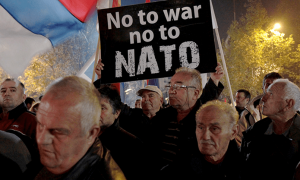 Черногория не хочет в НАТО — граждане требовали проведения референдума
