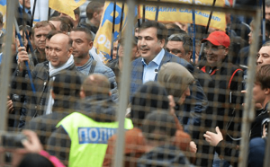 17 октября Саакашвили на митинге в Киеве потребовал отставки Порошенко.png