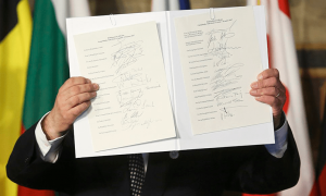 Подписи лидеров стран Евросоюза под Римской декларацией, подписанной на саммите ЕС 25 марта 2017 года