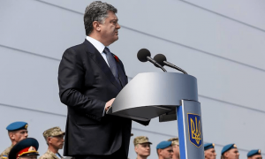 Петр Порошенко на церемонии принятия присяги новобранцами украинской армии 9 мая