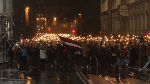 Факельное шествие в Риге в День провозглашения Латвийской Республики