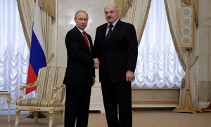 Президент РФ Владимир Путин и президент Беларуси Александр Лукашенко в Санкт-Петербурге 3 апреля 2017 года