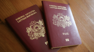 Организаторы акции призвали сторонников взять с собой латвийские паспорта