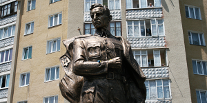 Памятник Шухевичу в Калуше