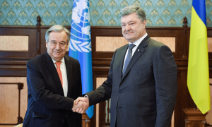 Антониу Гутерриш с президентом Украины Петром Порошенко в Киеве