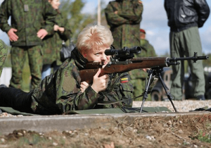 Одну из этих винтовок во время учений испытала президент Литвы Даля Грибаускайте
