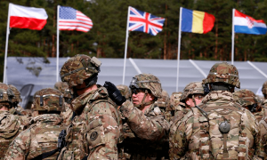 В этом году подразделения НАТО, возглавляемые Германией, Канадой и Великобританией, также будут развернуты в Литве, Латвии и Эстонии