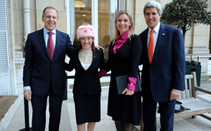 Cовместный снимок Лаврова и госсекретаря США Джона Керри вместе с Марией Захаровой и Джен Псаки