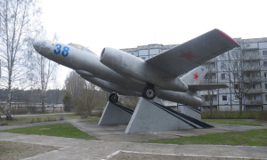 Бомбардировщик ИЛ-28 В небольшом посёлке Скулте, недалеко от Риги