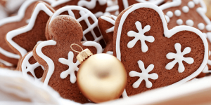 Пипаркукас – традиционное рождественское печенье в Латвии. В дословном переводе «piparkūkas» – означает перчёное печенье или пряное печенье из-за содержания перца, имбиря и других пряностей, придающих ему пикантный привкус