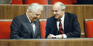 Михаил Горбачев вместе с Егором Лигачевым.