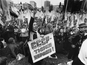 В сентябре 1990 года в Киеве возле Республиканского стадиона.
