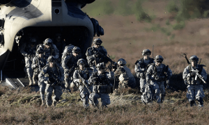 НАТО в Эстонии учится воевать с «большим враждебным государством»
