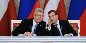Валдис Затлерс и Дмитрий Медведев во время встречи в Москве