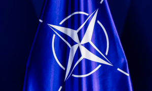 2% ВВП на оборону союзники по НАТО должны будут отдавать американцам, закупая американскую технику и снаряжение, обслуживая американские базы и военные комплексы
