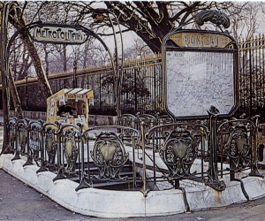 Эктор Гимар. Входные порталы на первой станции метро в Париже (Франция). В 1909 г. Гимар построил отель в подарок своей богатой американской жене. Всё как полагается – в стиле ар-нуво.