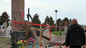 Демонтаж памятника героям УПА в Грушовичах