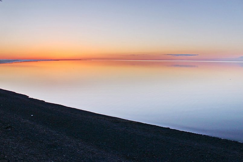 Пляж озера Алаколь на закате / Фото: img7.motor.kz