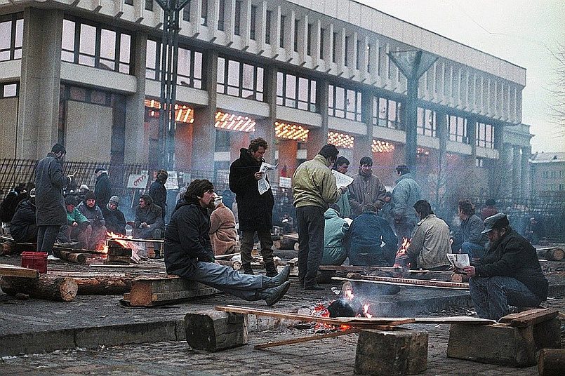 17 января 1991 г. Манифестанты у здания литовского Парламента. ФОТО Завьялов Владимир/Фотохроника ТАСС