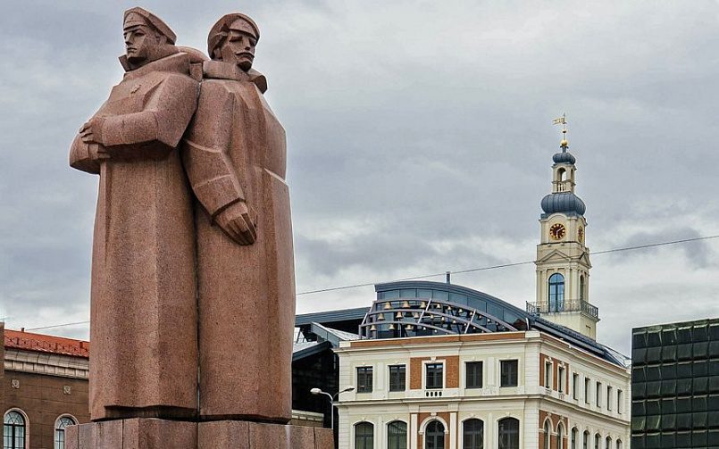 Памятник латышским стрелкам в Риге / Фото: st.rublev.com