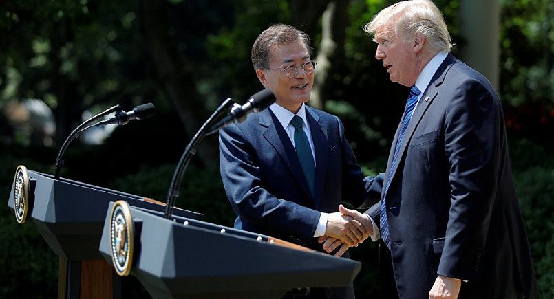 Мун Чжэ Ин и Дональд Трамп / Фото: Reuters Carlos Barria