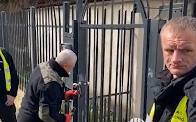 Власти Варшавы с полицией ворвались в школу при посольстве России