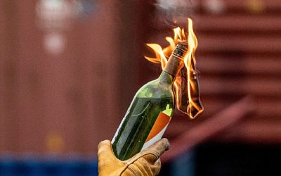 В латвийский Музей оккупации швырнули коктейль Молотова