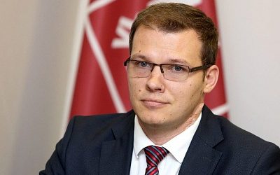 Глава Нацблока Латвии обвинил политиков в мародерстве на фоне коронавируса