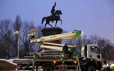 В Киеве сносят памятник Николаю Щорсу
