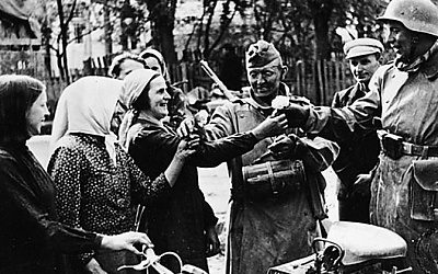 Сначала украинцы встречали немцев хлебом-солью, но скоро пожалели об этом: воспоминания киевлянина