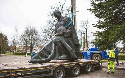 Посольство РФ в Эстонии выразило протест из-за сноса памятника на Братской могиле