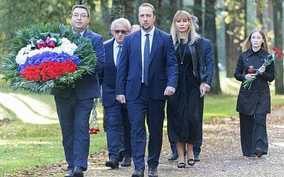 Российские дипломаты почтили память узников концлагеря Саласпилс