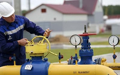 «Тявкает на кормящую ее руку»: британцы раскритиковали Польшу за нападки в адрес России